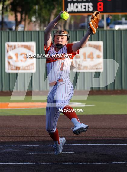 Thumbnail 3 in Rockwall vs. Rowlett (UIL 6A Bi-District) photogallery.
