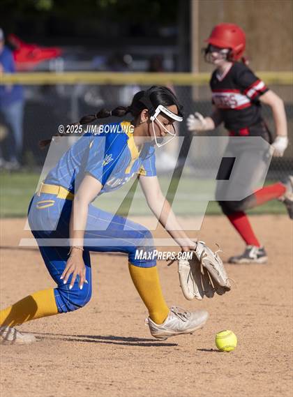 Thumbnail 1 in Central A & M vs. Villa Grove (IHSA 1A Regional Final) photogallery.