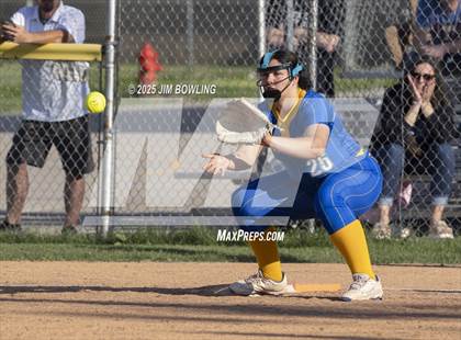 Thumbnail 2 in Central A & M vs. Villa Grove (IHSA 1A Regional Final) photogallery.