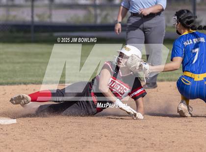 Thumbnail 2 in Central A & M vs. Villa Grove (IHSA 1A Regional Final) photogallery.