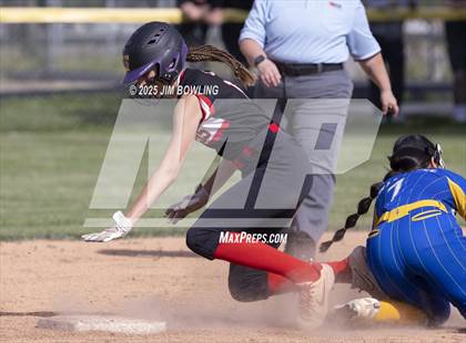 Thumbnail 3 in Central A & M vs. Villa Grove (IHSA 1A Regional Final) photogallery.
