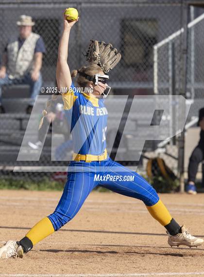 Thumbnail 3 in Central A & M vs. Villa Grove (IHSA 1A Regional Final) photogallery.