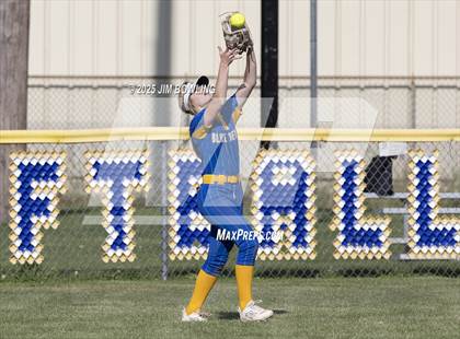 Thumbnail 3 in Central A & M vs. Villa Grove (IHSA 1A Regional Final) photogallery.