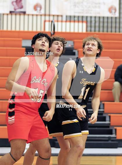 Thumbnail 1 in Grand Saline vs Malakoff photogallery.