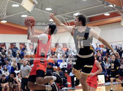 Thumbnail 1 in Grand Saline vs Malakoff photogallery.