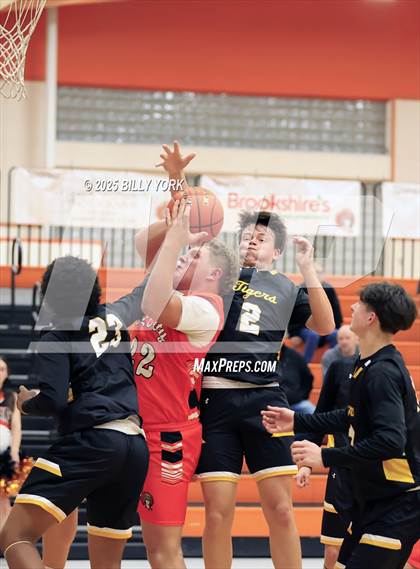 Thumbnail 1 in Grand Saline vs Malakoff photogallery.