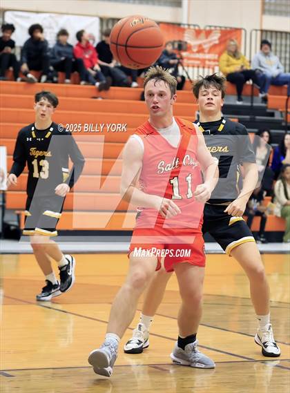 Thumbnail 1 in Grand Saline vs Malakoff photogallery.
