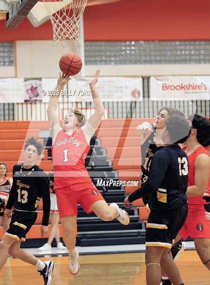 Thumbnail 1 in Grand Saline vs Malakoff photogallery.