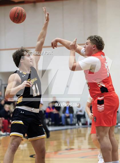 Thumbnail 1 in Grand Saline vs Malakoff photogallery.
