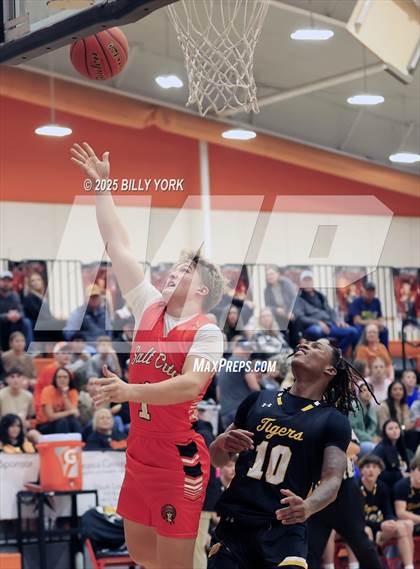 Thumbnail 2 in Grand Saline vs Malakoff photogallery.