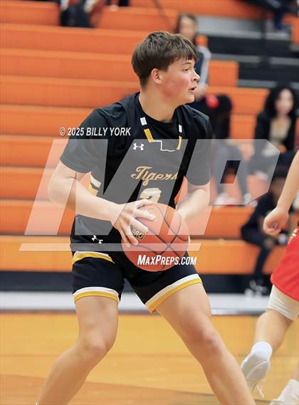 Thumbnail 2 in Grand Saline vs Malakoff photogallery.