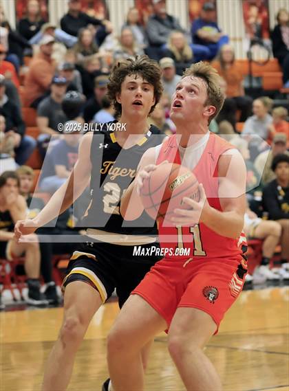 Thumbnail 1 in Grand Saline vs Malakoff photogallery.