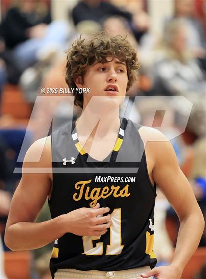 Thumbnail 1 in Grand Saline vs Malakoff photogallery.