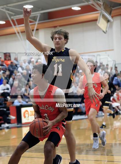 Thumbnail 3 in Grand Saline vs Malakoff photogallery.