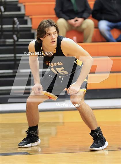 Thumbnail 2 in Grand Saline vs Malakoff photogallery.