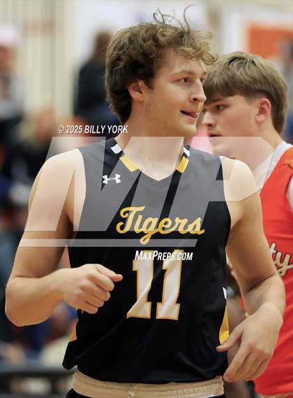 Thumbnail 1 in Grand Saline vs Malakoff photogallery.