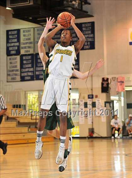 Thumbnail 2 in Moorpark vs. Edison (MaxPreps Holiday Classic) photogallery.