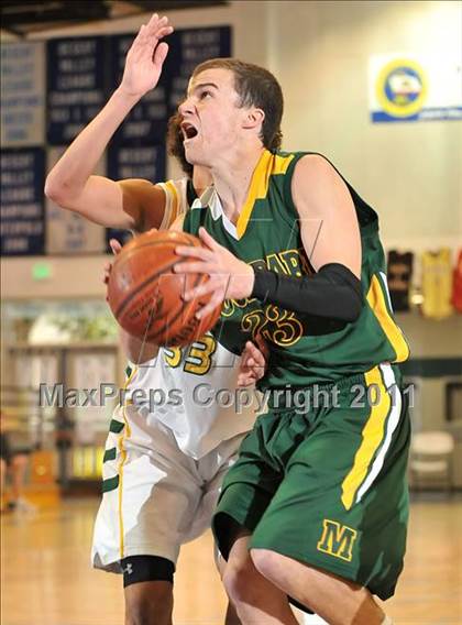 Thumbnail 2 in Moorpark vs. Edison (MaxPreps Holiday Classic) photogallery.