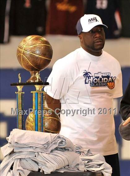 Thumbnail 1 in Moorpark vs. Edison (MaxPreps Holiday Classic) photogallery.