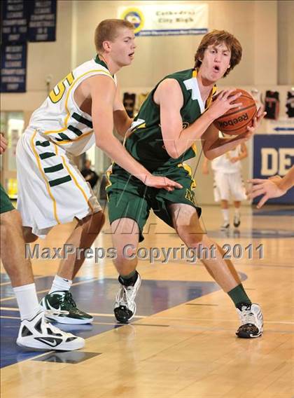 Thumbnail 2 in Moorpark vs. Edison (MaxPreps Holiday Classic) photogallery.
