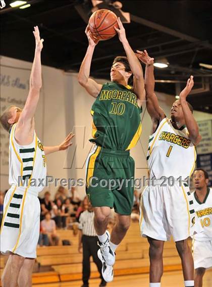 Thumbnail 2 in Moorpark vs. Edison (MaxPreps Holiday Classic) photogallery.