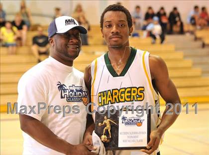 Thumbnail 3 in Moorpark vs. Edison (MaxPreps Holiday Classic) photogallery.