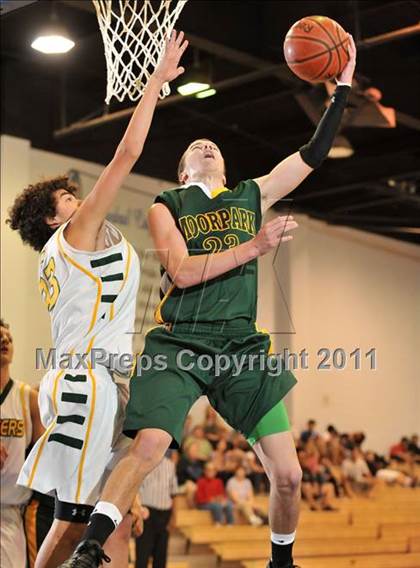 Thumbnail 2 in Moorpark vs. Edison (MaxPreps Holiday Classic) photogallery.