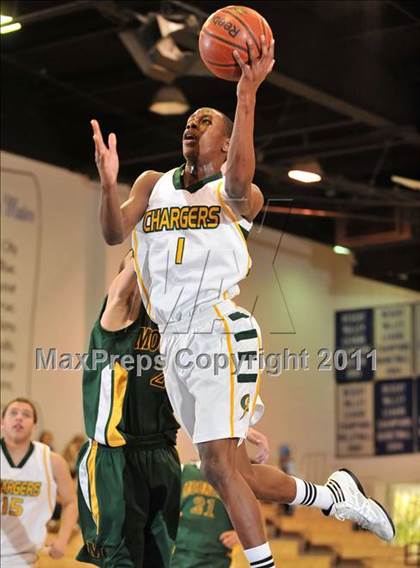 Thumbnail 3 in Moorpark vs. Edison (MaxPreps Holiday Classic) photogallery.