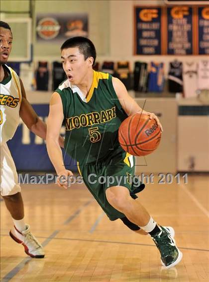 Thumbnail 3 in Moorpark vs. Edison (MaxPreps Holiday Classic) photogallery.