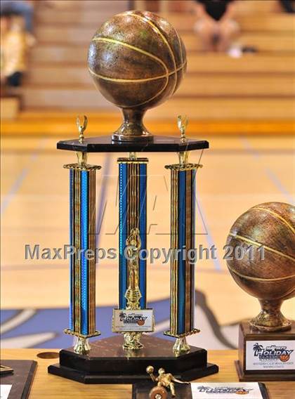 Thumbnail 2 in Moorpark vs. Edison (MaxPreps Holiday Classic) photogallery.