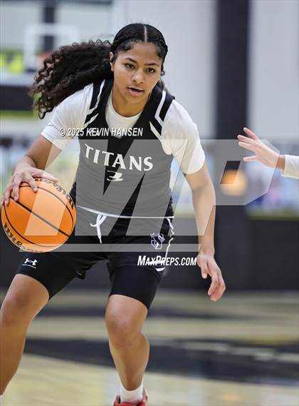 Thumbnail 2 in JV: Syracuse @ Roy photogallery.