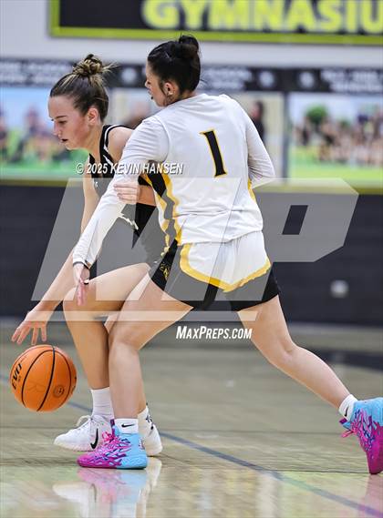 Thumbnail 1 in JV: Syracuse @ Roy photogallery.