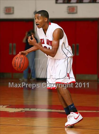 Thumbnail 2 in Mira Costa vs. Redondo Union (Sea Hawk Classic) photogallery.