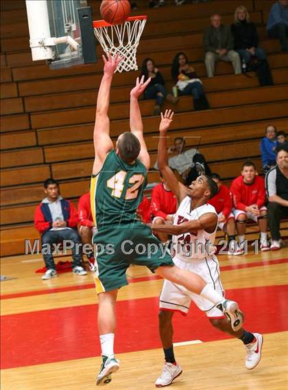 Thumbnail 2 in Mira Costa vs. Redondo Union (Sea Hawk Classic) photogallery.
