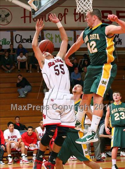 Thumbnail 3 in Mira Costa vs. Redondo Union (Sea Hawk Classic) photogallery.