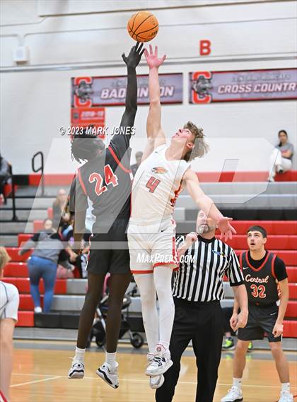 Thumbnail 2 in Chaparral vs. Central (Phoenix Union Coyote Classic) photogallery.