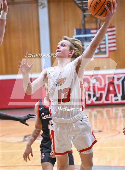 Thumbnail 3 in Chaparral vs. Central (Phoenix Union Coyote Classic) photogallery.