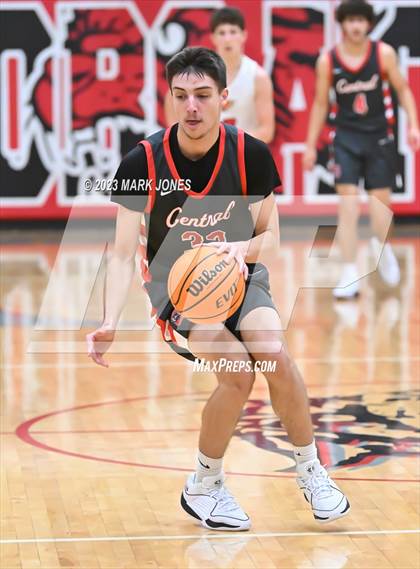 Thumbnail 2 in Chaparral vs. Central (Phoenix Union Coyote Classic) photogallery.