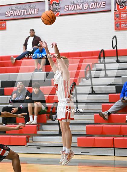 Thumbnail 2 in Chaparral vs. Central (Phoenix Union Coyote Classic) photogallery.