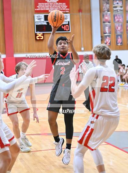 Thumbnail 3 in Chaparral vs. Central (Phoenix Union Coyote Classic) photogallery.