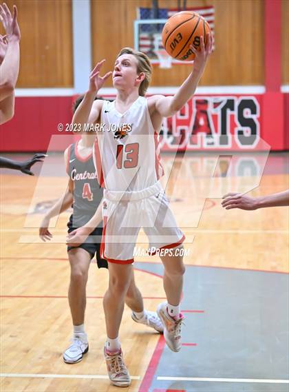 Thumbnail 2 in Chaparral vs. Central (Phoenix Union Coyote Classic) photogallery.