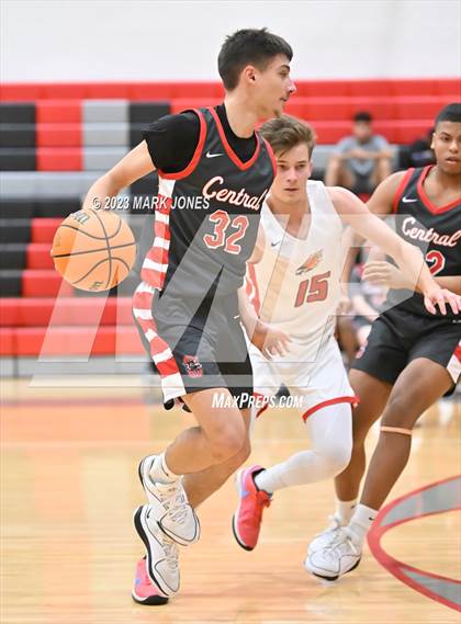 Thumbnail 3 in Chaparral vs. Central (Phoenix Union Coyote Classic) photogallery.