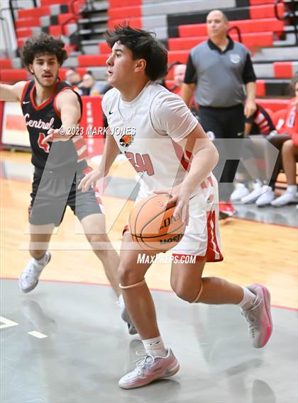 Thumbnail 2 in Chaparral vs. Central (Phoenix Union Coyote Classic) photogallery.
