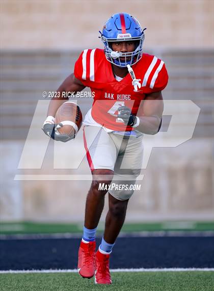 Thumbnail 1 in Oak Ridge vs Tomball (UIL 6A D2 Area Playoffs) photogallery.