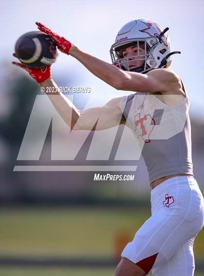 Thumbnail 1 in Oak Ridge vs Tomball (UIL 6A D2 Area Playoffs) photogallery.