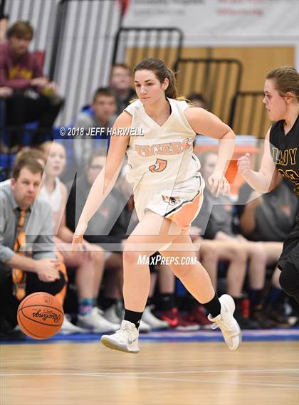 Thumbnail 1 in Garfield vs. Newton Falls (OHSAA Division III District Semifinal) photogallery.