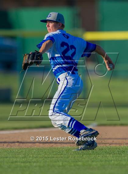 Thumbnail 2 in Georgetown vs. Calallen (5A Regional Final) photogallery.