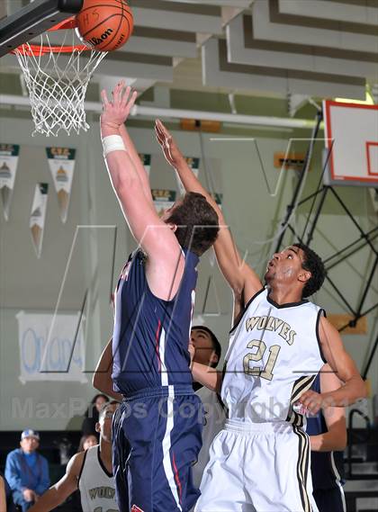 Thumbnail 3 in Justin-Siena vs. American Canyon (Ram Jam Winter Classic) photogallery.