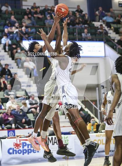 Thumbnail 2 in Mount Vernon vs Baldwin (NYSPHSAA Class AA Semifinal) photogallery.