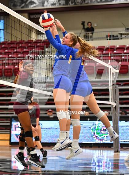 Thumbnail 1 in Morrilton vs. Valley View (AAA 4A Semifinal Playoff) photogallery.